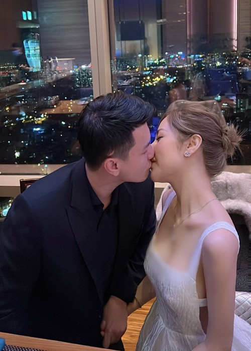 Bạch Lan Phương sinh năm 1986, hơn Huỳnh Anh đến 6 tuổi. Nữ MC có một cô con gái.