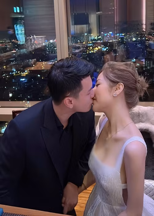 Bạch Lan Phương sinh năm 1986, hơn Huỳnh Anh đến 6 tuổi. Nữ MC có một cô con gái.