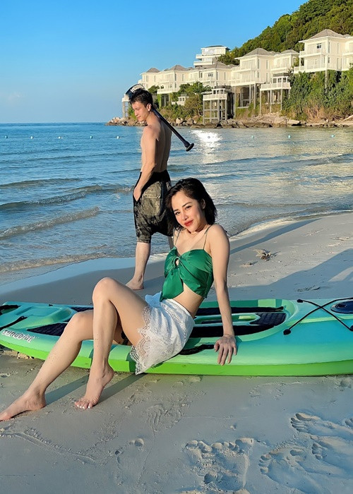 Nữ MC viết về tình yêu với Huỳnh Anh: "Khi gặp anh, em biết, sẽ không còn ai hơn nữa... Không còn ai, thay thế anh trong giấc mộng".