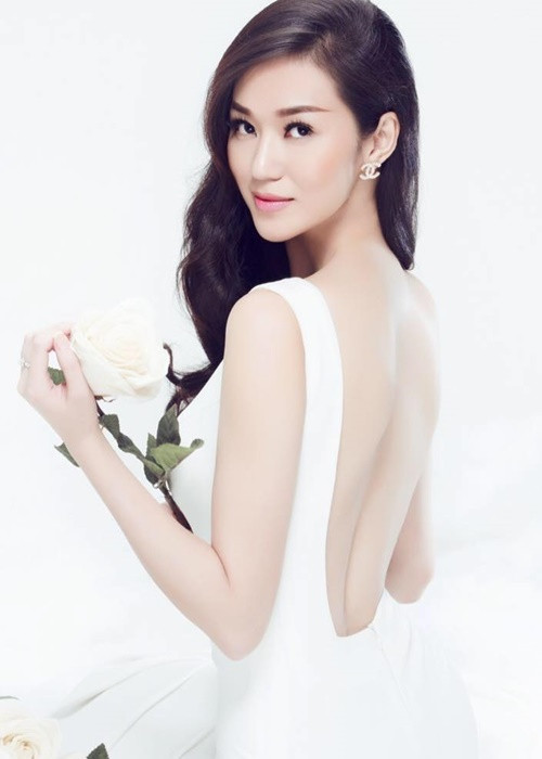 Khánh My hiện tại theo đuổi phong cách gợi cảm như nhiều mỹ nhân khác. Ảnh: FB Khánh My