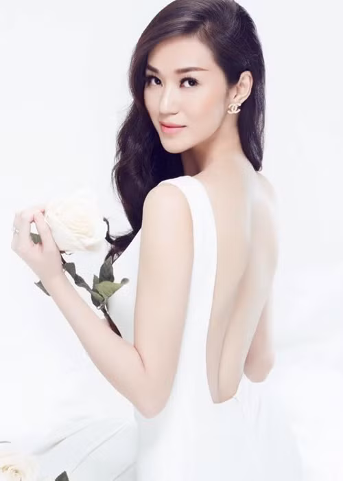 Khánh My hiện tại theo đuổi phong cách gợi cảm như nhiều mỹ nhân khác. Ảnh: FB Khánh My