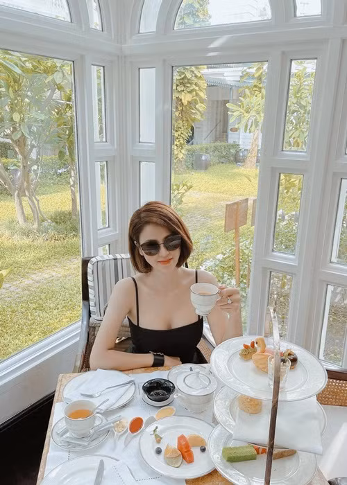 Lương Thu Trang làm mẹ đơn thân từ năm 24 tuổi. Hiện tại, cô sống kín tiếng.