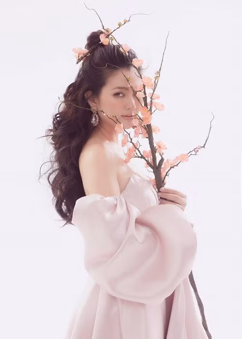 Ngọc Lan khá lận đận. Cô ly hôn diễn viên Thanh Bình năm 2019 chỉ sau 3 năm chung sống.