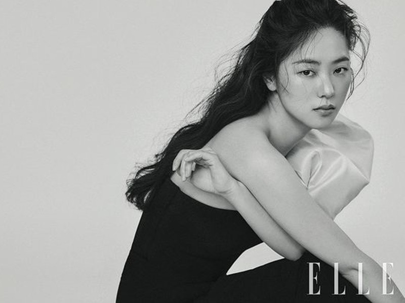 Bạn gái màn ảnh của Song Joong Ki sinh năm 1989. Cô học ngành Giải trí Phát thanh tại Đại học Nữ sinh Dongduk. Ảnh: Instagram Jeon Yeo Bin