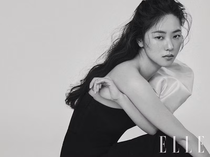 Bạn gái màn ảnh của Song Joong Ki sinh năm 1989. Cô học ngành Giải trí Phát thanh tại Đại học Nữ sinh Dongduk. Ảnh: Instagram Jeon Yeo Bin