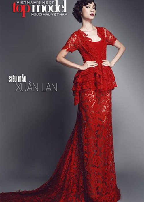 Năm 2011, Xuân Lan được nhiều khán giả biết đến hơn khi làm host chương trình Vietnam’s Next Top Model. Dù nghiêm khắc nhưng cô chứng tỏ được khả năng làm host và hết mình vì học trò. Năm 2012 và 2014, cô tiếp tục được mời làm host Vietnam’s Next Top Model. Ảnh: Thể thao văn hóa