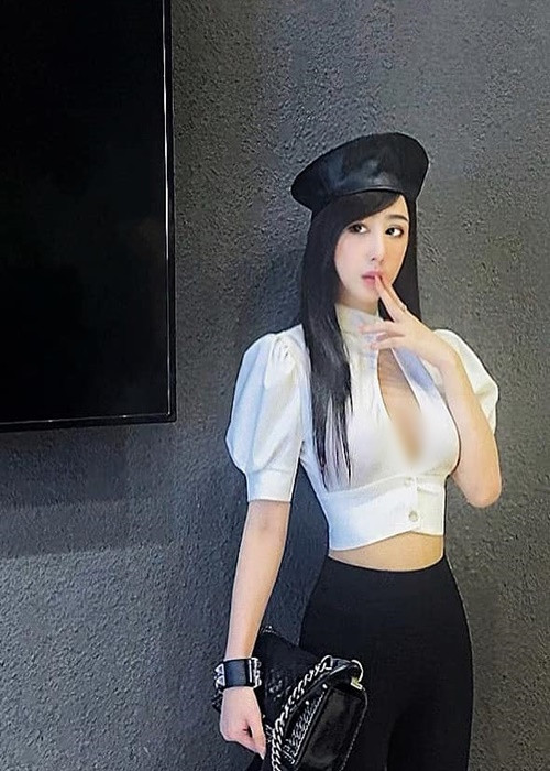 Do gương mặt thiếu tự nhiên, Bella Q vướng nghi vấn phẫu thuật thẩm mỹ.