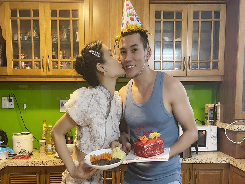 Phương Trinh còn khoe được Lý Bình tặng quà sinh nhật trị giá đến 133 triệu.