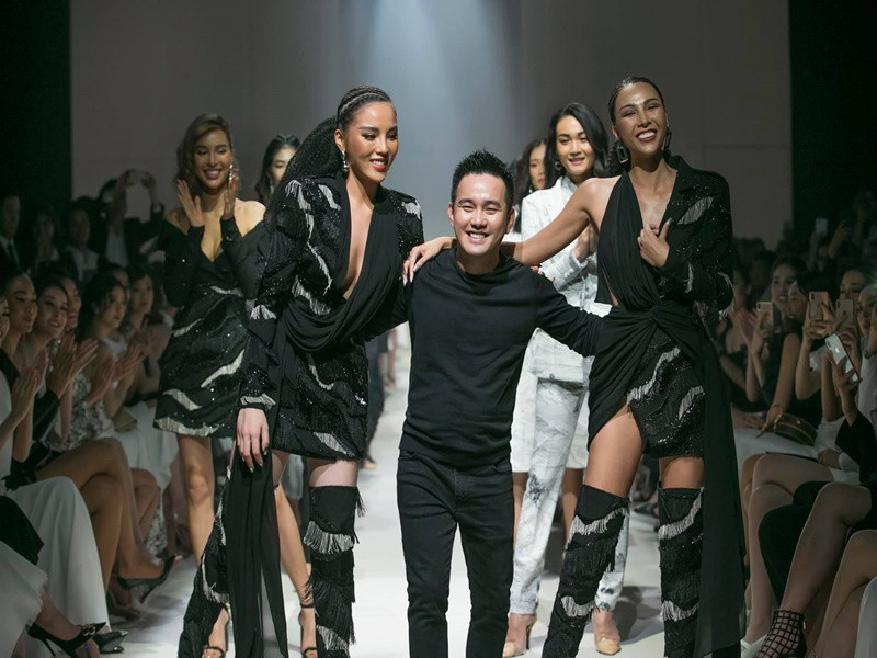 Hai chân dài mặc đồng điệu khi dự sự kiện, diễn thời trang, đi du lịch. Ảnh: FB Kỳ Duyên - Minh Triệu