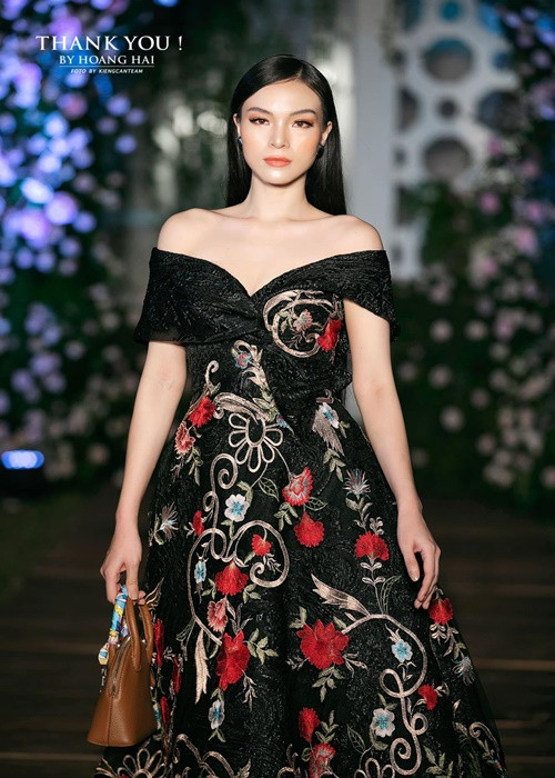 Hương Ly có kinh nghiệm làm người mẫu. Cô thường xuyên tham gia các show diễn thời trang.