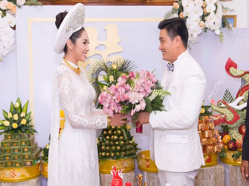 Thu Thảo còn khoe được chồng chăm sóc ân cần trong suốt thai kỳ. Ngoài ra, Thu Thảo chia sẻ, mặc dù rất bận rộn nhưng mỗi khi về nhà, ông xã của cô vẫn dành thời gian chăm sóc đến dạy dỗ hai con. Ảnh: Thế giới điện ảnh