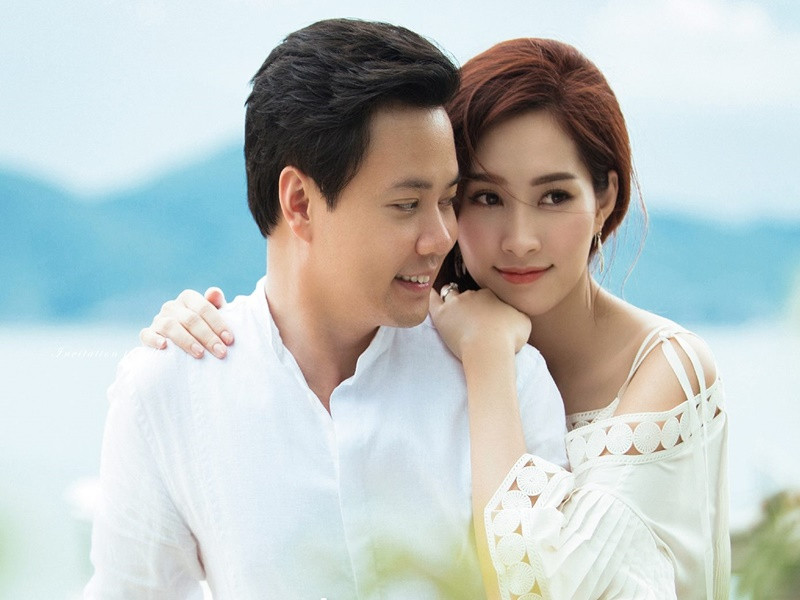 Hoa hậu Việt Nam 2012 kết hôn với doanh nhân Trung Tín vào tháng 10/2017. Trong 3 năm hẹn hò trước khi cưới, cặp đôi này nhận được sự ủng hộ của công chúng bởi chuyện tình ngọt ngào.