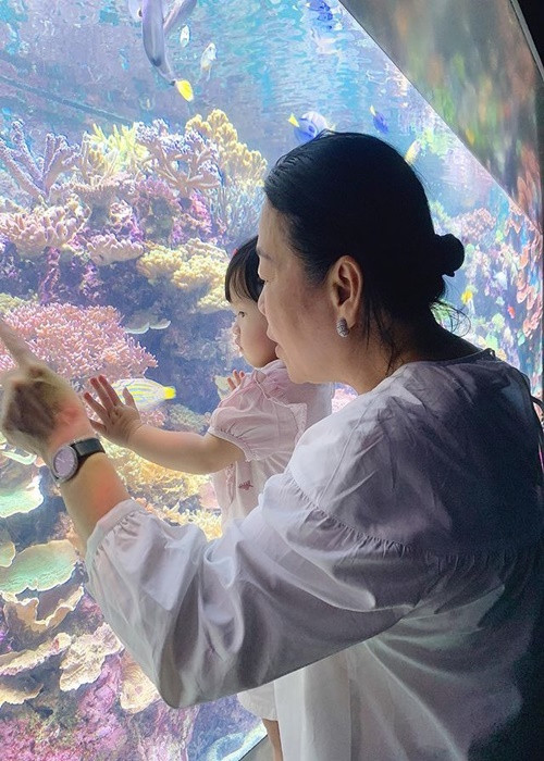 Có đôi lần, Thu Thảo chia sẻ hình ảnh mẹ chồng quyền lực bên con gái của Thu Thảo trên trang cá nhân.