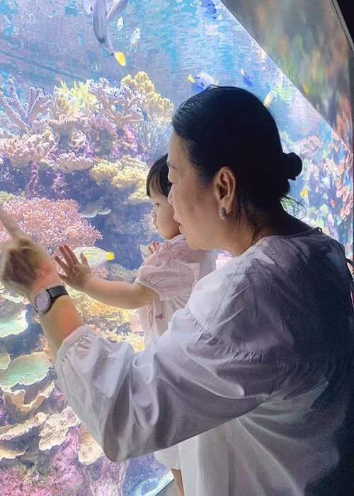 Có đôi lần, Thu Thảo chia sẻ hình ảnh mẹ chồng quyền lực bên con gái của Thu Thảo trên trang cá nhân.