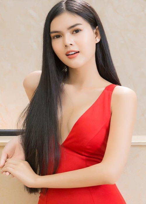 Ngoài danh xưng bản sao của Ngọc Trinh, người đẹp sinh năm 1996 trở thành tâm điểm của dư luận còn vì chuyện tình cảm. Ảnh: FB Lê Ngọc Trinh