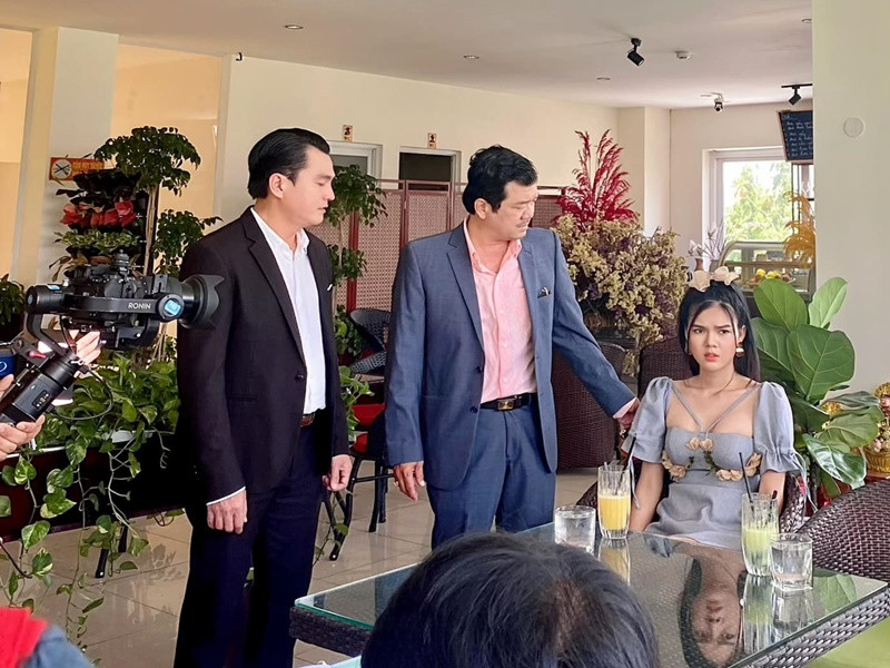 Ngọc Trinh theo đuổi công việc diễn xuất thay vì đi theo con đường trở thành người mẫu nội y. Người đẹp gốc Cần Thơ đóng phim: "Ba cưới vợ ba", “Mẹ trùm”, “Kén mẹ chồng”, “Trả em kiếp này”, “Báo thù”, “Chuông gió”. Đến nay, Ngọc Trinh chưa có vai diễn gây sốt. Ảnh: FB Lê Ngọc Trinh