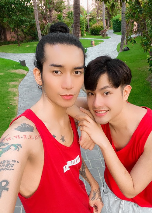 BB Trần và Quang Lâm hẹn hò từ năm 2013. BB Trần chia sẻ, anh quen Quang Lâm qua một ứng dụng hẹn hò. Sau khi gặp nhau, Quang Lâm và BB Trần dọn về sống chung. Tình yêu của cặp đôi này được gia đình hai bên ủng hộ. Ảnh: FB Quang Lâm