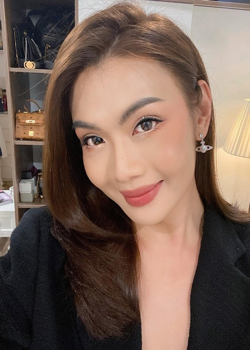 Đào Bá Lộc đang gắn bó với bạn trai thứ 15. Đến nay, cuộc tình này kéo dài đã được 5 năm. Đào Bá Lộc giữ kín danh tính lẫn hình ảnh của người yêu vì tôn trọng việc nửa kia vẫn chưa sẵn sàng lộ diện trước công chúng. Ảnh: FB Đào Bá Lộc