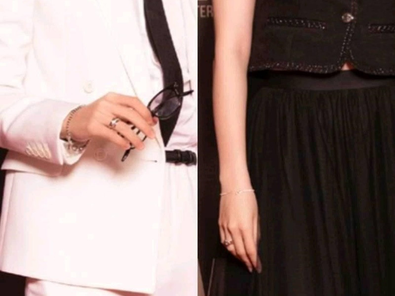 Người hâm mộ của Sơn Tùng M-TP chứng minh nam ca sĩ và "gà cưng" đeo hai chiếc nhẫn khác nhau trong buổi tiệc công ty. Cụ thể, nhẫn của Sơn Tùng là mẫu mua vào khoảng giữa tháng 11/2021 còn Hải Tú đeo chiếc nhẫn gây xôn xao từ năm 2020. Ảnh: Dân Việt