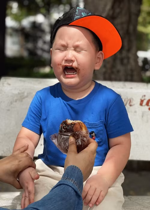 Nhiều người khen nữ ca sĩ khéo nuôi con. Trà My chia sẻ, bé Hayden trộm vía tăng cân đều, khỏe mạnh.