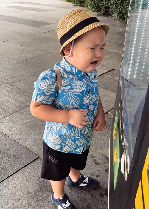 Không ít hình ảnh dìm hàng của bé Hayden được Trà My chia sẻ trên mạng xã hội.