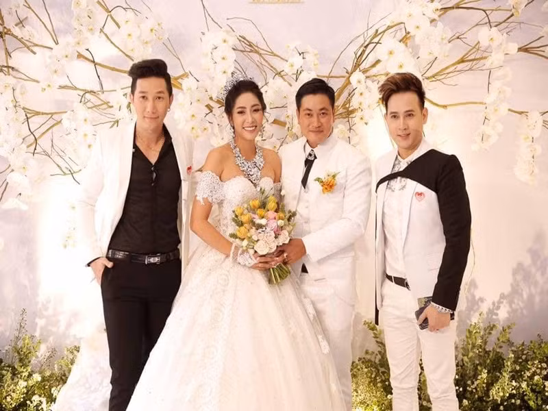 Thu Thảo kết hôn vào tháng 11/2018. Ông xã của cô là doanh nhân Phúc Thành.