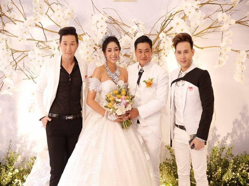 Thu Thảo kết hôn vào tháng 11/2018. Ông xã của cô là doanh nhân Phúc Thành.