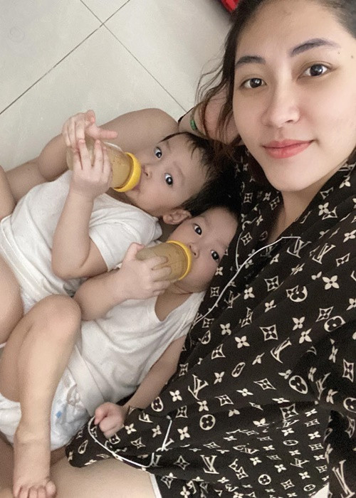 Gần đây, Thu Thảo chỉ chia sẻ hình ảnh bên các con, không nhắc đến ông xã doanh nhân.