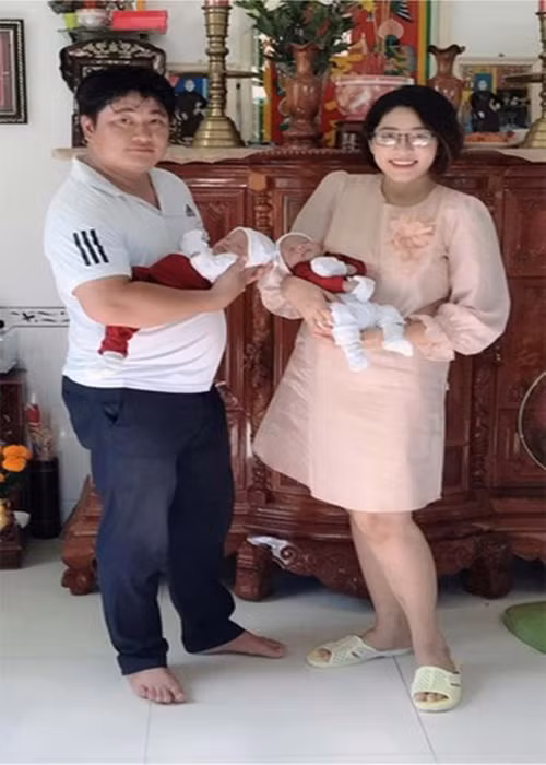 Sau khi kết hôn, Hoa hậu Đại dương 2014 thi thoảng đăng tải hình ảnh bên chồng.