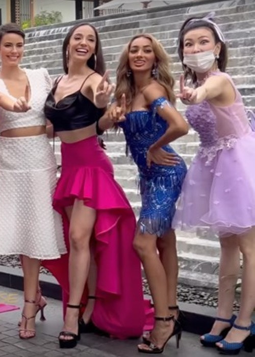 Đại diện Hong Kong gây cười vì đeo khẩu trang hở mũi. Ảnh: Yan