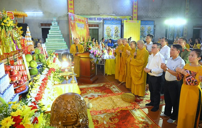 Xúc động Lễ Cầu siêu 512 liệt sĩ nhà báo cách mạng ở Nghệ An - Hình 2 Xuc dong Le Cau sieu 512 liet si nha bao cach mang o Nghe An-Hinh-2