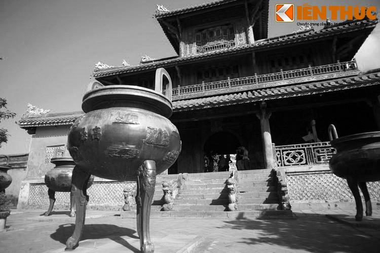 Theo sách “Đất nước Việt Nam qua Cửu Đỉnh Huế” do nhà văn Dương Phước Thu biên khảo, bí ẩn lớn nhất của Cửu Đỉnh chính là con số 9. Tại sao lại là 9 chiếc đỉnh? Con số này mang ý nghĩa gì?