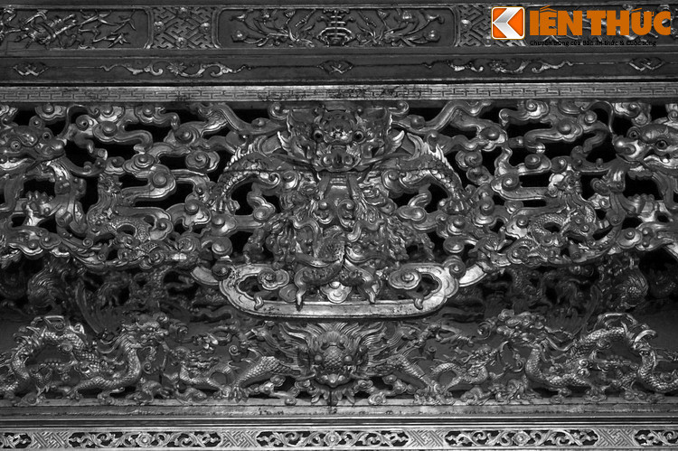 "...Khi chế độ phong kiến chấm dứt cho đến giai đoạn đất nước bị chia cắt, không ai dám phạm thượng tự ý ngồi lên ngai vàng, chứ chưa nói đến chuyện dịch chuyển đi nơi khác".