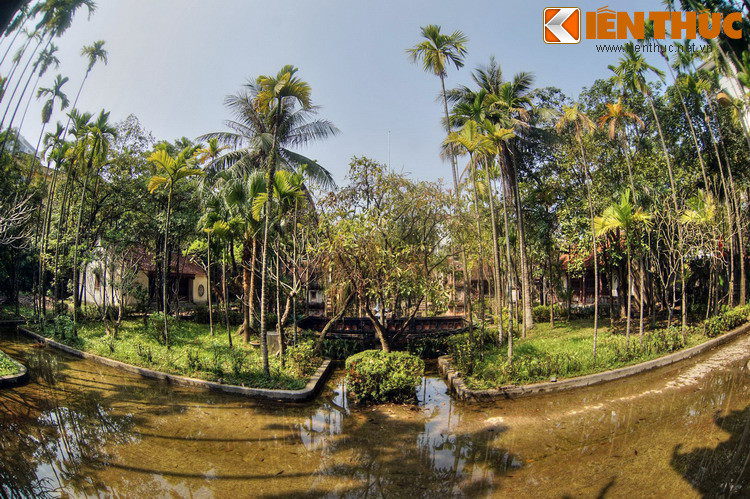 Theo sử sách, chùa được xây trên vùng đất xưa thuộc trại Kim Mã trong vùng Thập Tam Trại, nằm ở phía Tây thành Thăng Long. Nhiều thế kỷ trước, khu vực này là pháp trường, nơi xử trảm các tội nhân.