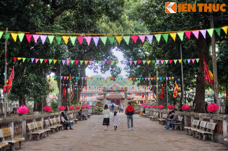 Không chỉ là một chốn thờ tự thiêng liêng, chùa Láng còn là một khoảng không gian xanh quý báu giữa chốn thị thành đông đúc. Chùa đã được xếp hạng di tích lịch sử cấp quốc gia vào năm 1962.