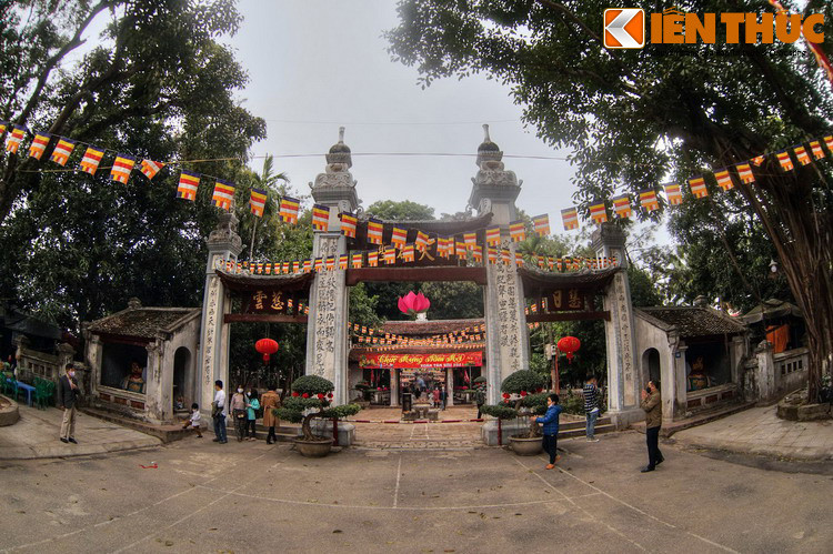 Với quần thể kiến trúc bề thế, được bố trí hài hòa, cân xứng trong một không gian thoáng đãng, chùa Láng đã từng được coi là "đệ nhất tùng lâm" ở phía Tây kinh thành Thăng Long xưa.