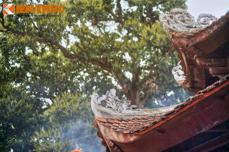 Tương truyền, chùa được xây dựng từ thời vua Lý Anh Tông (1138-1175), là nơi Thiền sư Từ Đạo Hạnh. Tên gọi “Chiêu Thiền” của chùa được giảng nghĩa: "Vì có điều tốt rõ rệt nên gọi là Chiêu. Đây là nơi sinh ra Thiền sư Đại Thánh nên gọi là Thiền".