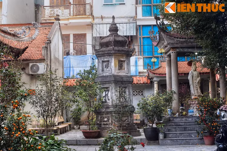 Do được xây trên bãi đất vốn là nơi tập trung các tàu voi của lực lượng tượng binh nhà Lê - Trịnh, chùa còn có tên là chùa Tàu Tượng hay Tàu Voi và thường được gọi ngắn gọn là chùa Tàu.