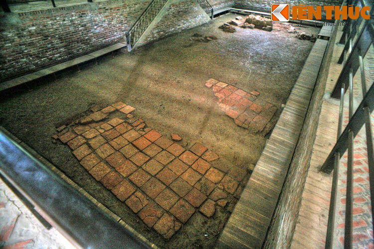 Từ vị trí của nền móng nằm gần khu vực đền thờ vua Đinh, vua Lê, các chuyên gia đã xác định đây chính là cung điện trung tâm của cố đô Hoa Lư, đầu não chính trị của đất nước Đại Việt khi mới hình thành.