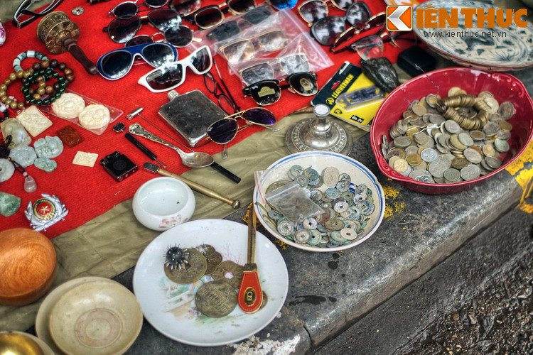 Qua những hiện vật thấm đẫm sắc màu thời gian, cuộc sống và những nét văn hóa đặc sắc của người xưa được tái hiện một cách sống động.