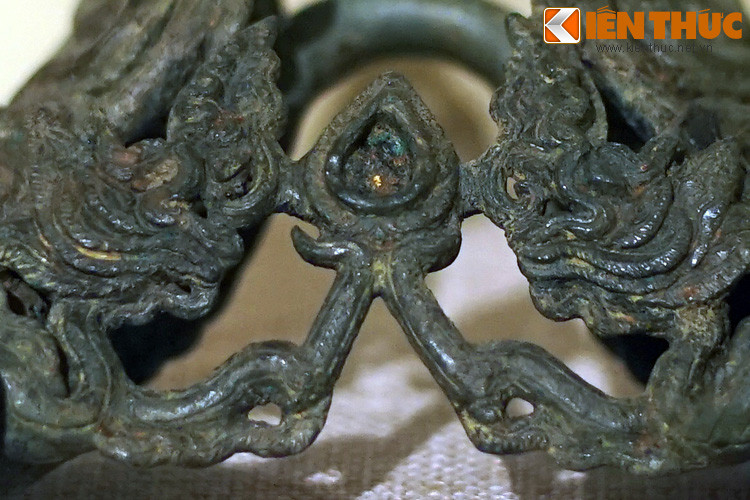 Chiếc bàn đạp này được tìm thấy ở Yên Sinh, Đông Triều, Quảng Ninh, là nơi khởi nguồn của nhà Trần trước khi dời đến Thái Bình và Nam Định.