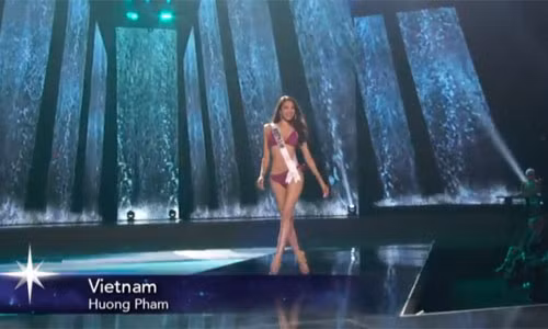 Phạm Hương xuất hiện trong trang phục bikini.