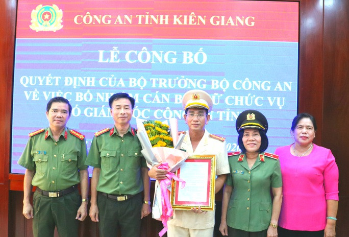 Trước khi được bổ nhiệm chức vụ Phó Giám đốc An Giang, Đại tá Trần Văn Cung giữ chức vụ Phó Giám đốc Công an tỉnh Kiên Giang; Trưởng phòng Tổ chức cán bộ, Công an tỉnh Kiên Giang.