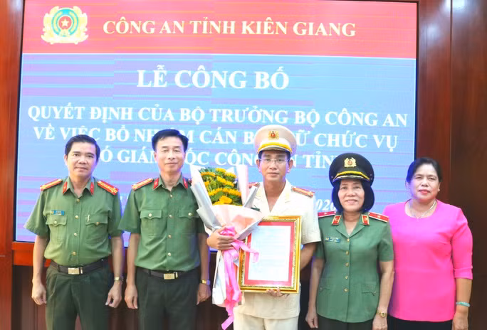 Trước khi được bổ nhiệm chức vụ Phó Giám đốc An Giang, Đại tá Trần Văn Cung giữ chức vụ Phó Giám đốc Công an tỉnh Kiên Giang; Trưởng phòng Tổ chức cán bộ, Công an tỉnh Kiên Giang.