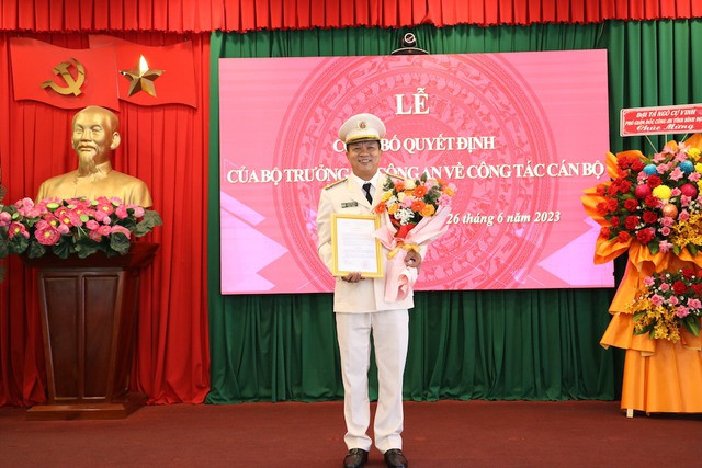 Ngày 26/6, thừa ủy quyền của Bộ trưởng Bộ Công an, Công an tỉnh Tây Ninh đã tổ chức lễ công bố và trao quyết định bổ nhiệm có thời hạn đối với Thượng tá Phan Văn Triều - Trưởng Công an thành phố Tây Ninh giữ chức vụ Phó Giám đốc Công an tỉnh Tây Ninh. 