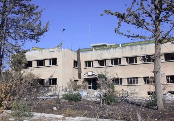 Dãy nhà chung cư tan hoang, không một bóng người ở ngoại ô phía bắc thành phố Aleppo trong một tấm hình mới nhất sau khi được quân đội chính phủ Syria giành lại được.