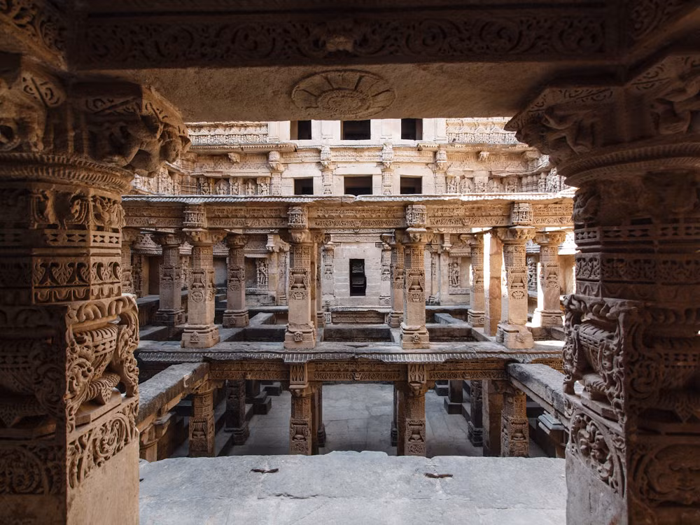 Phải đến cuối những năm 1980, Rani Ki Vav mới được các nhà khảo cổ học của Ấn Độ khai quật và tiến hành khôi phục.