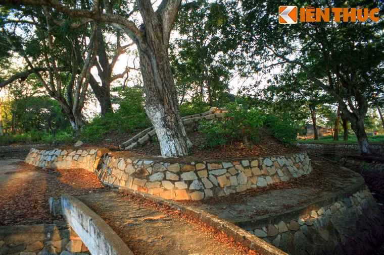 Ở trung tâm thị trấn Mộc Hóa thuộc huyện biên giới Mộc Hóa của tỉnh Long An có một di tích lịch sử đặc biệt thời Ngô Đình Diệm.