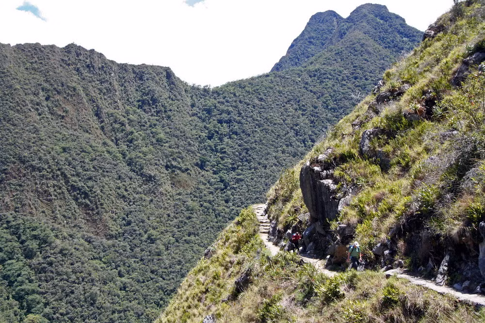 Trải dài qua 5 quốc gia Ecuador, Chile, Peru, Bolivia, Argentina, đường mòn Inca là một hệ thống đường giao thông rộng lớn được xây dựng trong thời gian tồn tại của đế chế Inca ở khu vực Nam Mỹ.