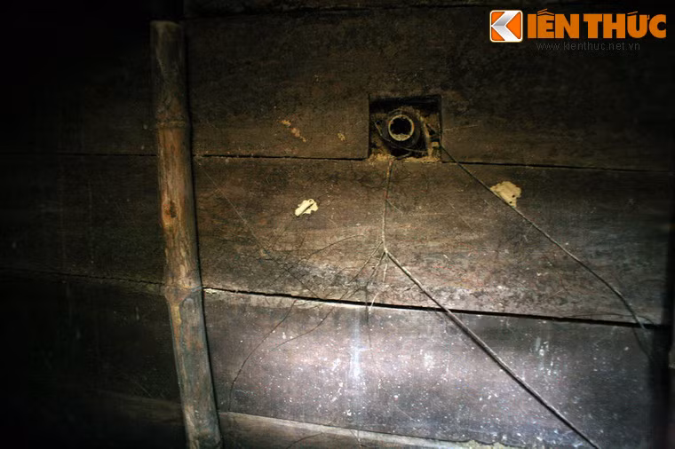Trong hầm có nhiều lỗ thông hơi.